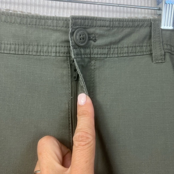 Eddie Bauer Women’s 14 Ripstop Cargo Shorts Olive Green Outdoor Camping Hiking - Picture 4 of 12